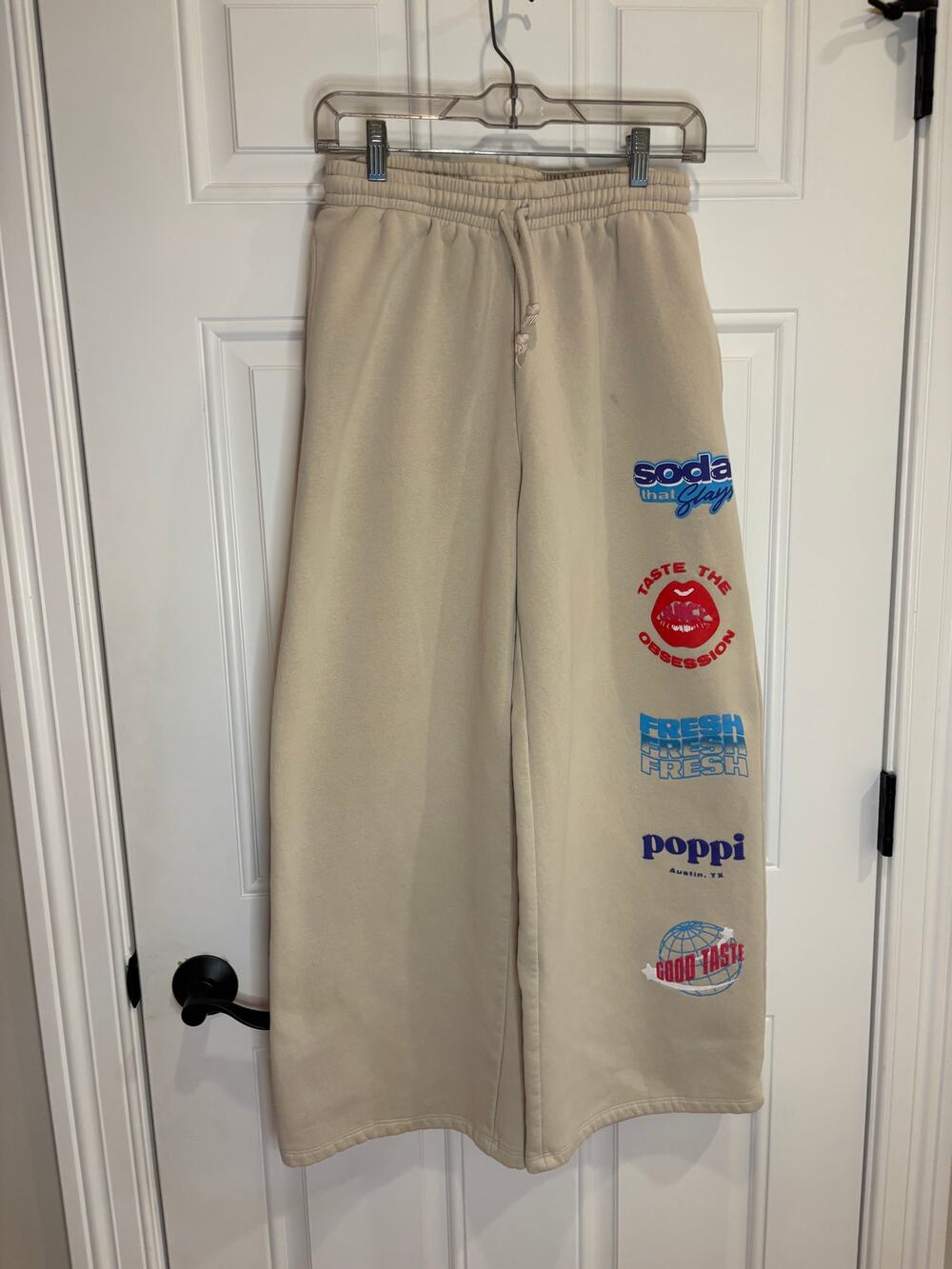 Poppi Stay Juicy Wide Leg Graphic Sweatpants – Cream – Medium
